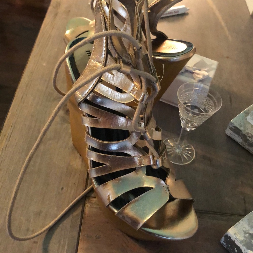 Gold wedges - Picture 3 of 3